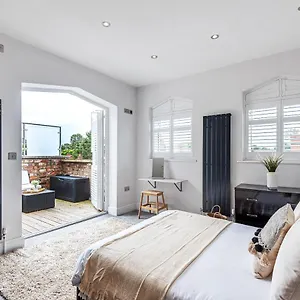 https://cosy-studio-apartment-with-balcony.yorkshirehotels.net