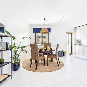 https://downtown-poets-apartment.hotelaalgarve.com